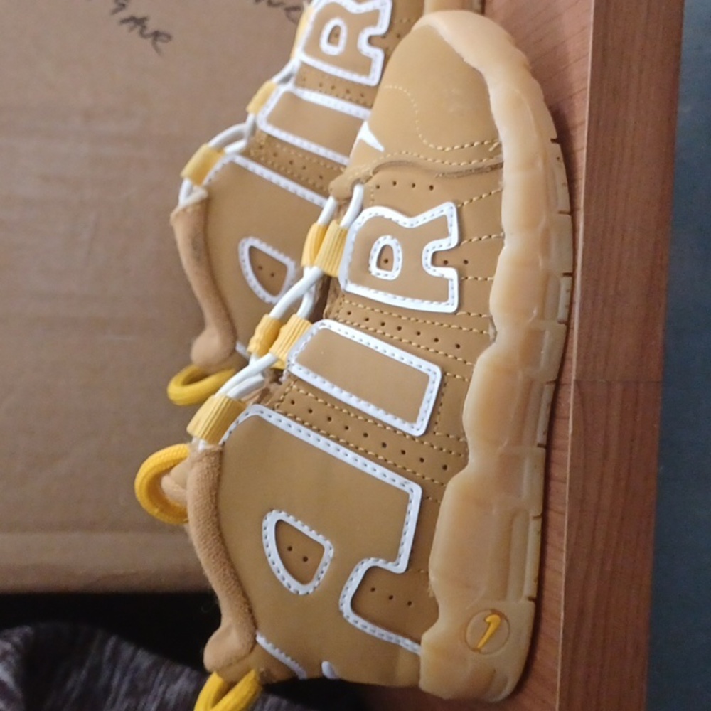 Kids Air Nike size 9c like new
